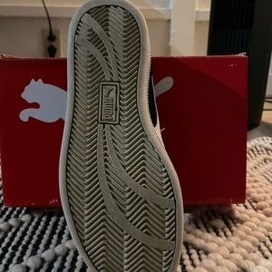 Puma 6 black and white